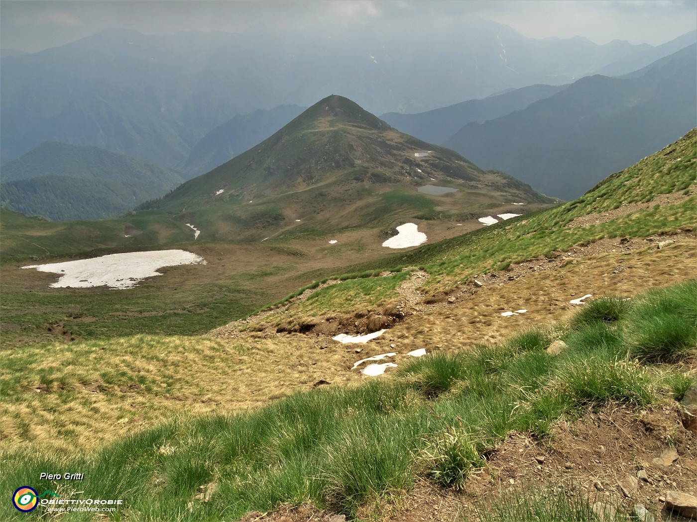 70 Dalla Bocchetta Triomen  (2205 m) scendo al Monte Avaro (2080 m).JPG